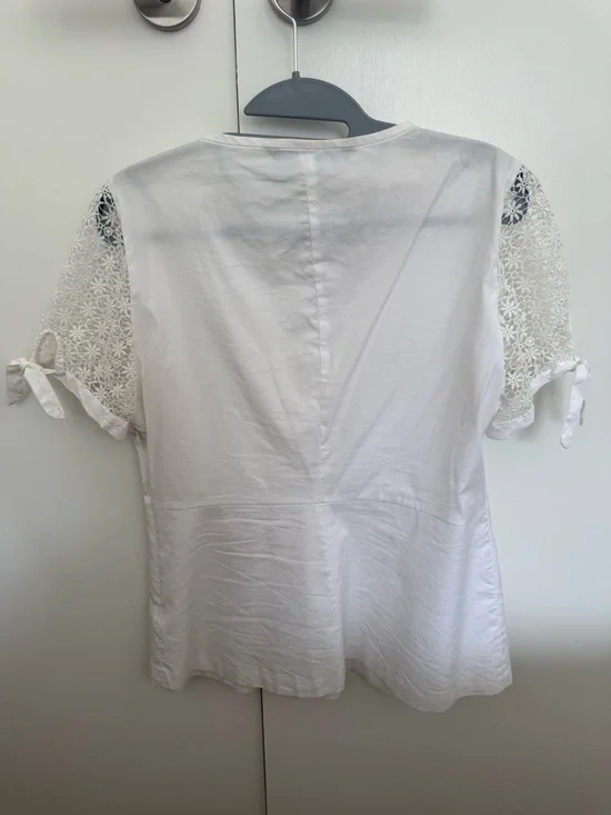 Zara White V-Neck Top with Lace Short Sleeves - Picture 4 of 4